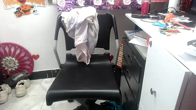 karlythothxh online show from September 27, 2025, 7:13 am