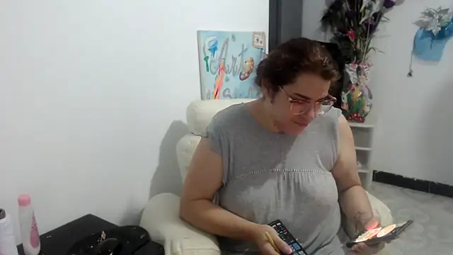 karlythothxh online show from November 19, 2025, 4:07 pm