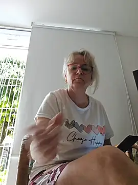 Snapshot of slutgold chatting on October 18, 2025, 12:17 pm slutgold online show from October 18, 2025, 12:17 pm