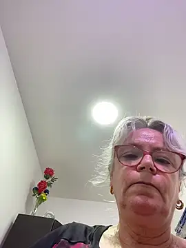 slutgold online show from February 19, 2026, 9:44 pm