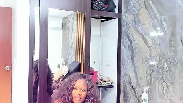 Snapshot of LauraSaenz01 chatting on March 9, 2025, 4:11 pm LauraSaenz01 online show from March 9, 2025, 4:11 pm