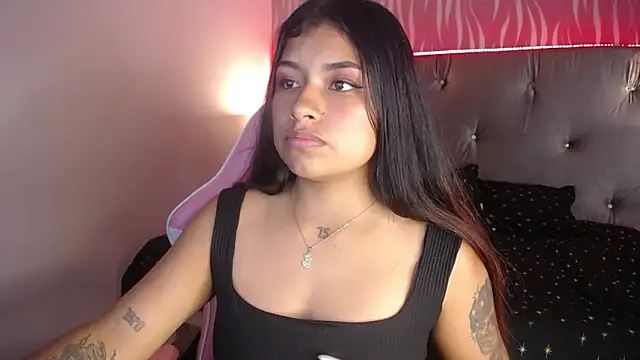 ChantalPetit online show from March 4, 2026, 6:14 pm