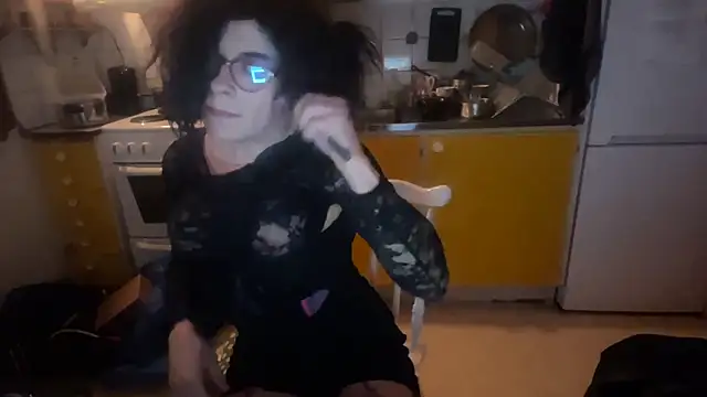 Snapshot of ecd011 chatting on May 15, 2026, 1:45 am ecd011 online show from May 15, 2026, 1:45 am