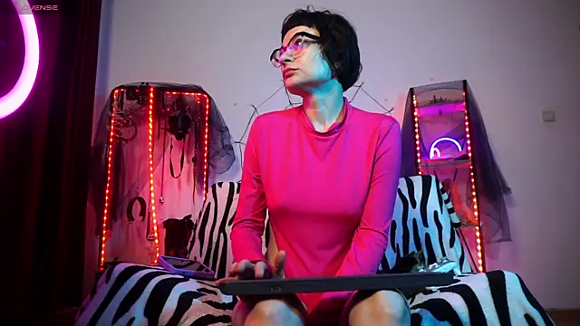 Snapshot of CyberXGoddess chatting on November 11, 2025, 2:00 am CyberXGoddess online show from November 11, 2025, 2:00 am