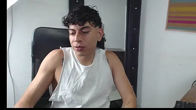 Snapshot of Strongernastyx chatting on December 14, 2024, 10:28 pm Strongernastyx online show from December 14, 2024, 10:28 pm