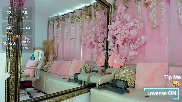 SammyGirlTS online show from April 13, 2026, 1:38 pm