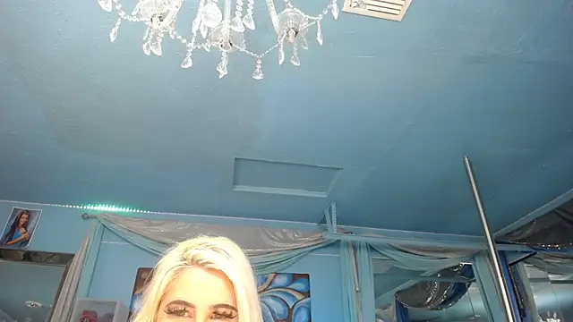 Snapshot of ADRIANNA_FOX chatting on November 19, 2025, 4:23 am ADRIANNA FOX online show from November 19, 2025, 4:23 am