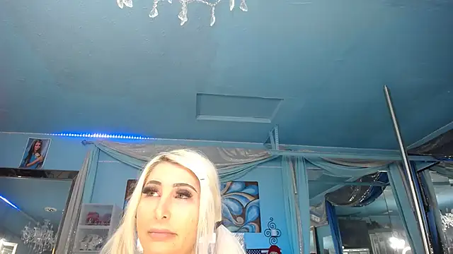 Snapshot of ADRIANNA_FOX chatting on December 4, 2025, 6:05 pm ADRIANNA FOX online show from December 4, 2025, 6:05 pm