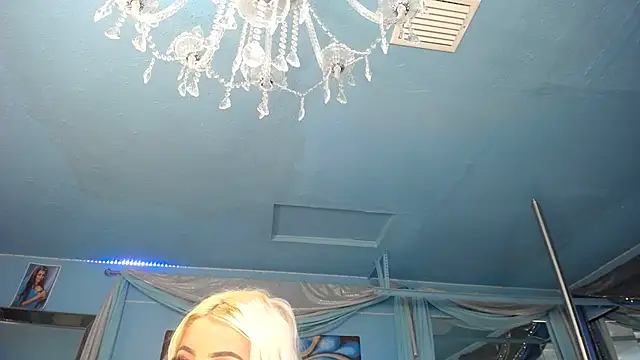 Snapshot of ADRIANNA_FOX chatting on January 18, 2026, 7:45 am ADRIANNA FOX online show from January 18, 2026, 7:45 am