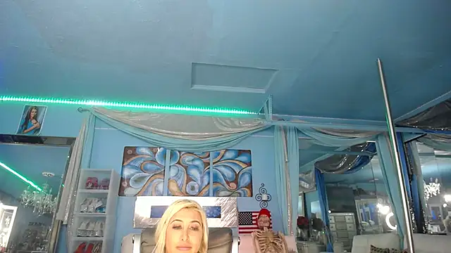 Snapshot of ADRIANNA_FOX chatting on February 4, 2026, 7:25 am ADRIANNA FOX online show from February 4, 2026, 7:25 am