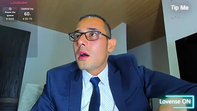 jhonyalzate2 online show from October 22, 2025, 2:12 am