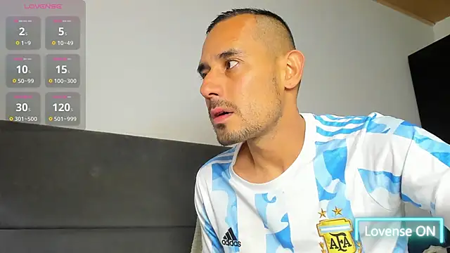 jhonyalzate2 online show from February 11, 2026, 4:39 am