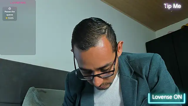 jhonyalzate2 online show from April 16, 2026, 1:06 am