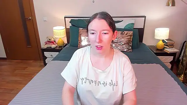 Snapshot of CatherineWalls chatting on February 1, 2026, 4:11 am CatherineWalls online show from February 1, 2026, 4:11 am