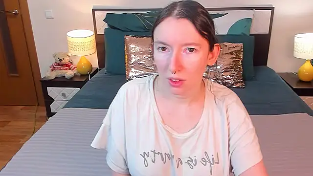 Snapshot of CatherineWalls chatting on February 2, 2026, 4:11 am CatherineWalls online show from February 2, 2026, 4:11 am