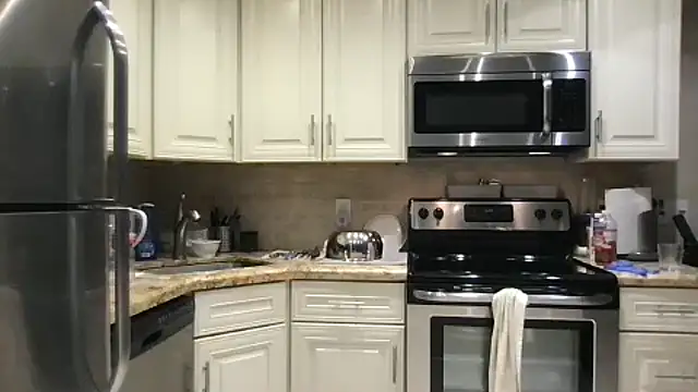 BigGuyMuscle online show from December 3, 2025, 10:30 pm