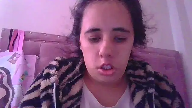 Snapshot of annarose19 chatting on February 5, 2026, 8:35 pm annarose19 online show from February 5, 2026, 8:35 pm