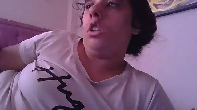 Snapshot of annarose19 chatting on February 7, 2026, 6:33 pm annarose19 online show from February 7, 2026, 6:33 pm