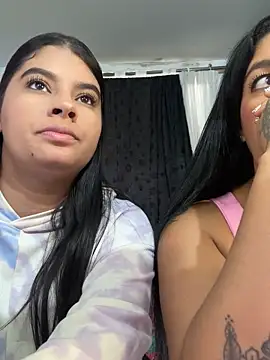 Snapshot of Sharlottee chatting on October 23, 2025, 9:35 pm Sharlottee online show from October 23, 2025, 9:35 pm