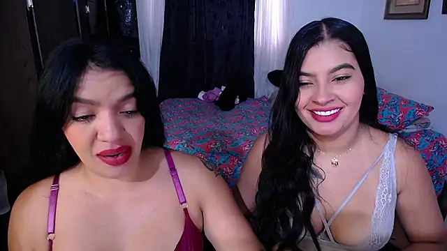 Snapshot of Sharlottee chatting on November 8, 2025, 2:17 pm Sharlottee online show from November 8, 2025, 2:17 pm