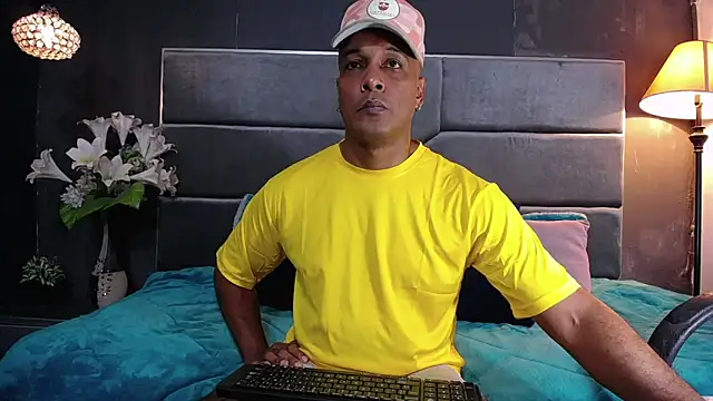 Snapshot of liam_howard chatting on November 18, 2025, 7:29 pm liam howard online show from November 18, 2025, 7:29 pm