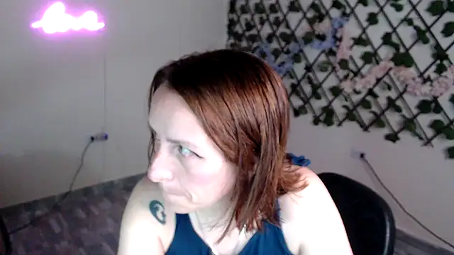 Snapshot of kittykalor09 chatting on April 14, 2026, 2:06 am kittykalor09 online show from April 14, 2026, 2:06 am