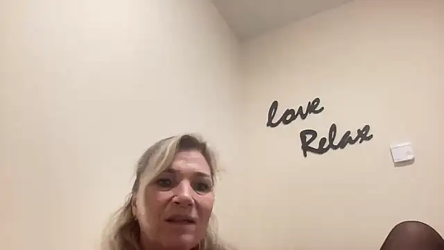 Snapshot of Jolandexxx chatting on November 1, 2025, 6:48 am Jolandexxx online show from November 1, 2025, 6:48 am