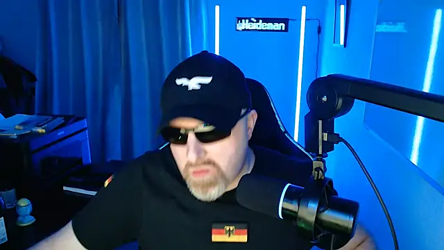 Snapshot of DerPornoPete chatting on September 24, 2025, 9:51 pm DerPornoPete online show from September 24, 2025, 9:51 pm