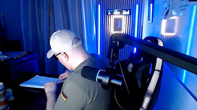 Snapshot of DerPornoPete chatting on March 11, 2026, 11:00 pm DerPornoPete online show from March 11, 2026, 11:00 pm