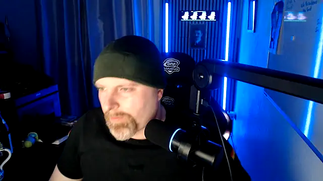 Snapshot of DerPornoPete chatting on April 7, 2026, 8:42 pm DerPornoPete online show from April 7, 2026, 8:42 pm