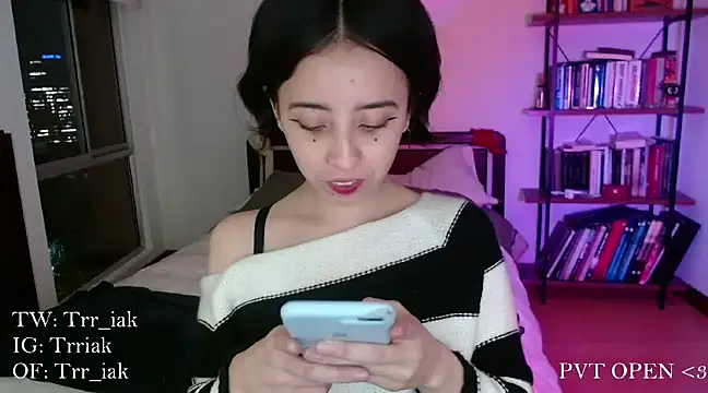 Snapshot of babyluna_8_8 chatting on January 28, 2025, 1:29 am babyluna 8 8 online show from January 28, 2025, 1:29 am