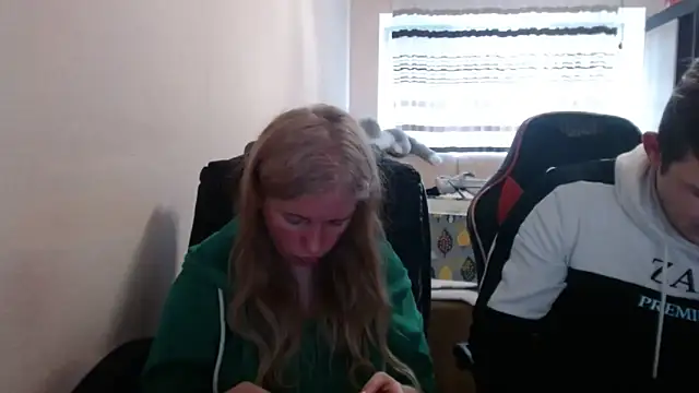 PeterAndJen online show from April 15, 2026, 4:58 pm