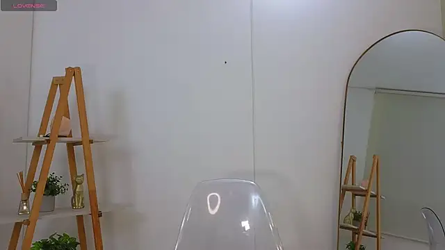 bella  adams online show from April 16, 2026, 11:44 am