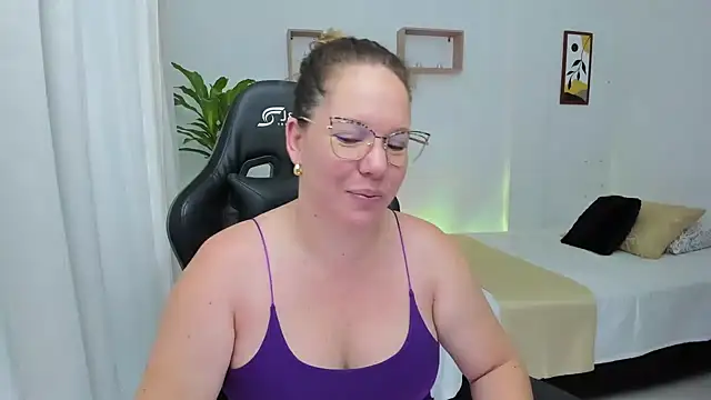 Snapshot of tamy_shine87 chatting on December 14, 2024, 9:13 pm tamy shine87 online show from December 14, 2024, 9:13 pm