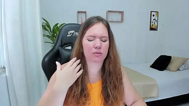 Snapshot of tamy_shine87 chatting on December 15, 2024, 6:04 pm tamy shine87 online show from December 15, 2024, 6:04 pm