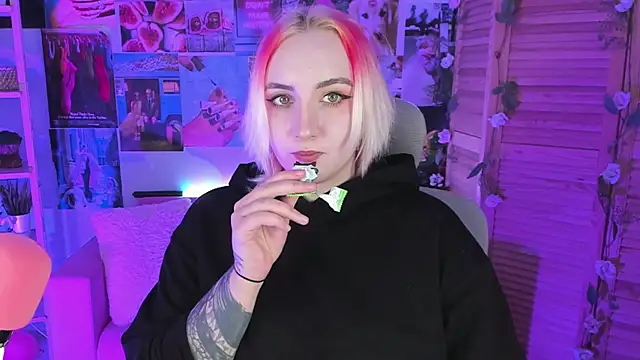 Snapshot of AsheLucker chatting on February 13, 2025, 8:34 pm AsheLucker online show from February 13, 2025, 8:34 pm