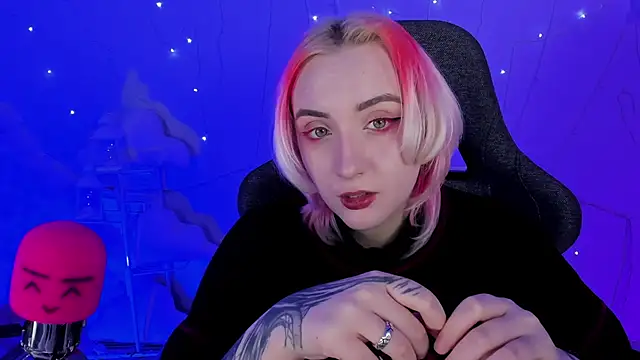 Snapshot of AsheLucker chatting on February 15, 2025, 5:17 pm AsheLucker online show from February 15, 2025, 5:17 pm