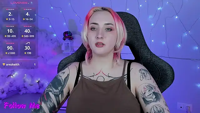 Snapshot of AsheLucker chatting on February 24, 2025, 5:43 am AsheLucker online show from February 24, 2025, 5:43 am