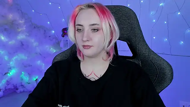 Snapshot of AsheLucker chatting on February 24, 2025, 9:00 am AsheLucker online show from February 24, 2025, 9:00 am