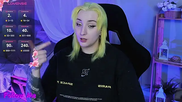 Snapshot of AsheLucker chatting on October 2, 2025, 2:40 am AsheLucker online show from October 2, 2025, 2:40 am