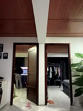 Ambar pe  online show from November 2, 2025, 2:14 am