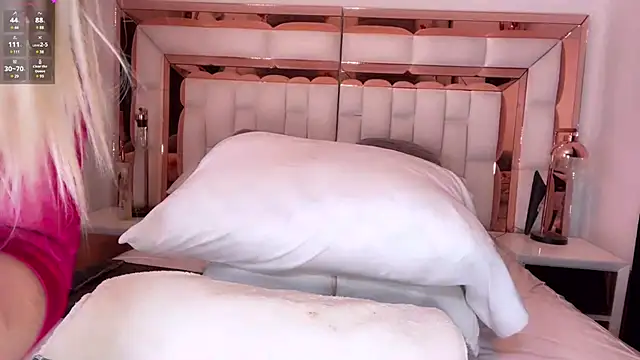 Snapshot of im_yours_01 chatting on January 19, 2025, 4:33 am im yours 01 online show from January 19, 2025, 4:33 am