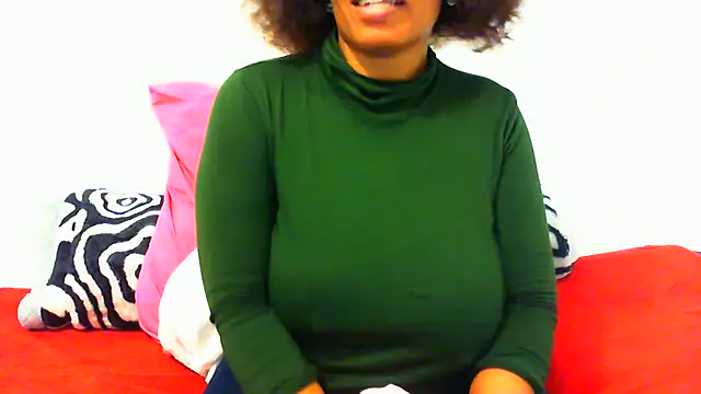 NAUGHTIECURVY online show from June 19, 2026, 1:32 am