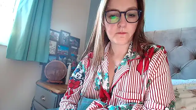 short sweetpea online show from November 30, 2025, 9:35 am