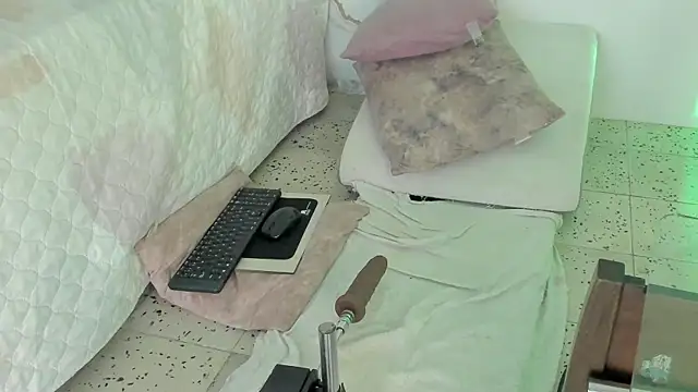 IsiisLovei online show from January 7, 2026, 2:41 pm