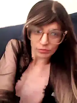 Snapshot of LouGabriel chatting on February 16, 2025, 8:21 am LouGabriel online show from February 16, 2025, 8:21 am