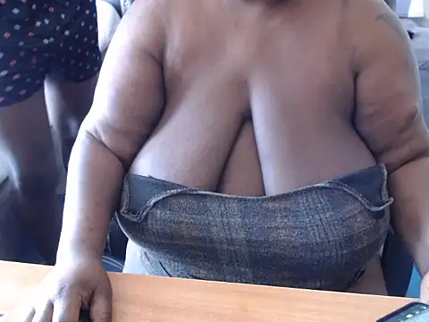 Snapshot of ebonybbwcouples chatting on January 11, 2026, 8:30 am ebonybbwcouples online show from January 11, 2026, 8:30 am