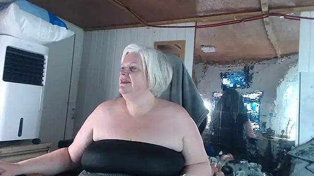 sexychazza16 online show from October 21, 2025, 8:09 pm