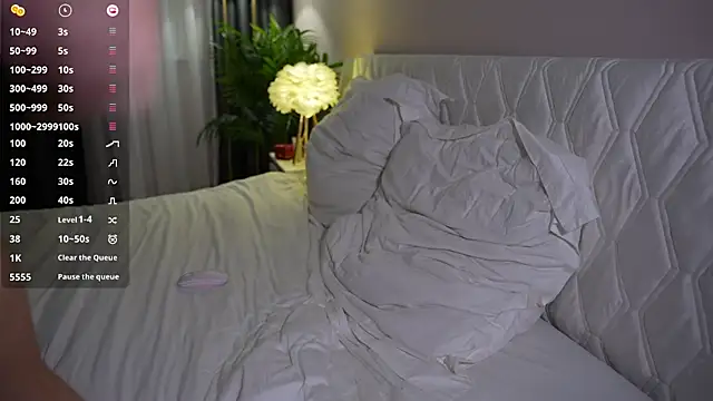 Snapshot of CatchMe1 chatting on October 12, 2025, 5:01 pm CatchMe1 online show from October 12, 2025, 5:01 pm