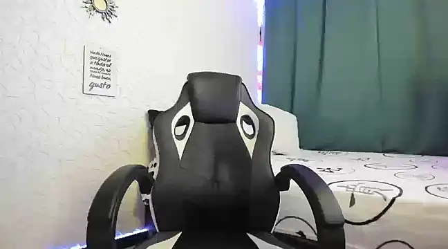 Snapshot of litoxx_cass chatting on February 18, 2025, 10:05 am litoxx cass online show from February 18, 2025, 10:05 am